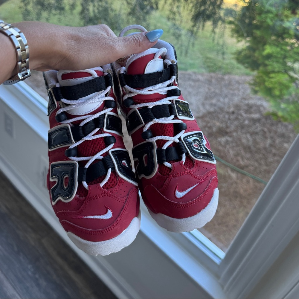 Nike AIR more uptempo Big Kid Youth Red And Black Shoes Size 4.5 Y - Picture 3 of 6